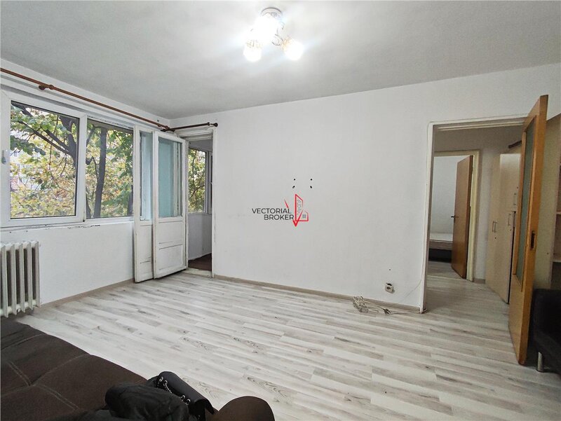Colentina Apartament et.2/10 in bloc stradal, zona verde