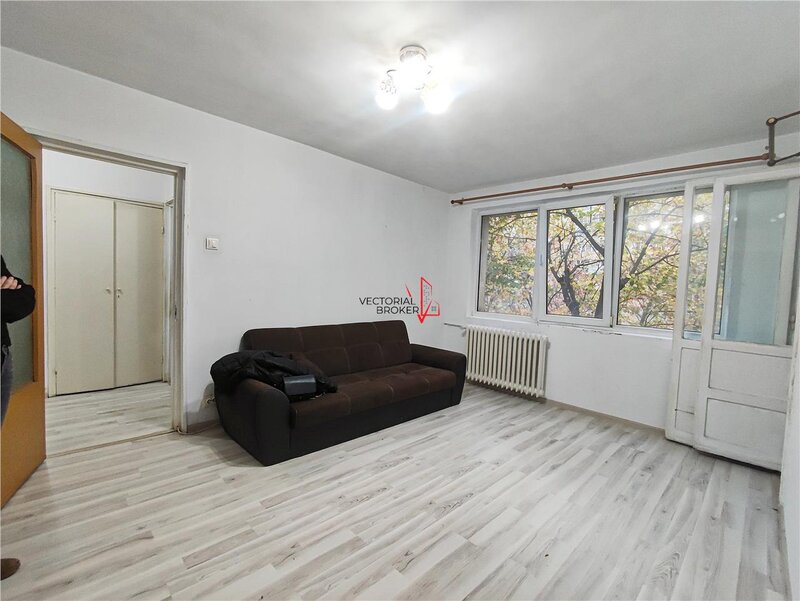 Colentina Apartament et.2/10 in bloc stradal, zona verde