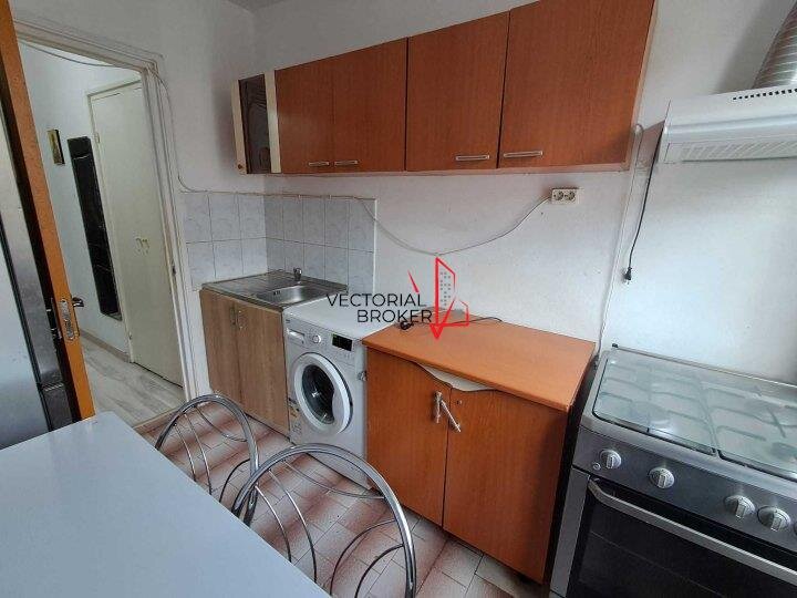 Colentina Apartament et.2/10 in bloc stradal, zona verde